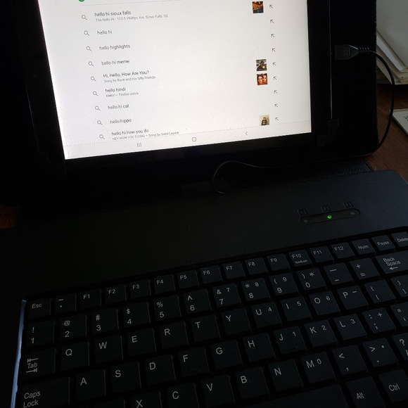 Hipstreet Venture Universal Wired Keyboard Case - For Android & Windows Tablets - Picture 4 of 9